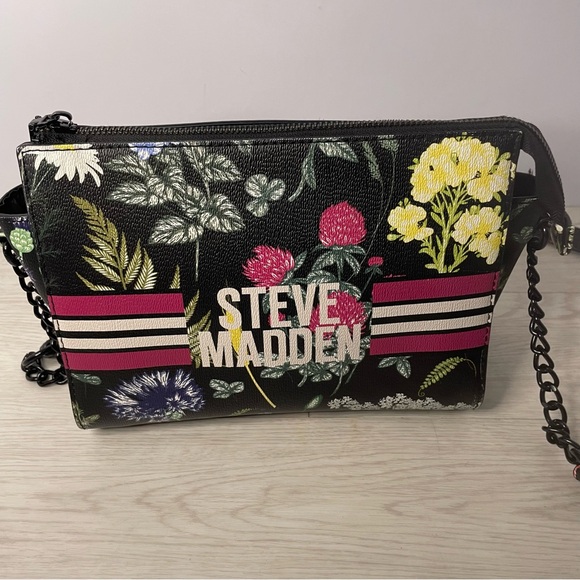 Steve Madden Black Floral Crossbody Chain & Adjustable Strap Zipper Closure EUC - Picture 4 of 11